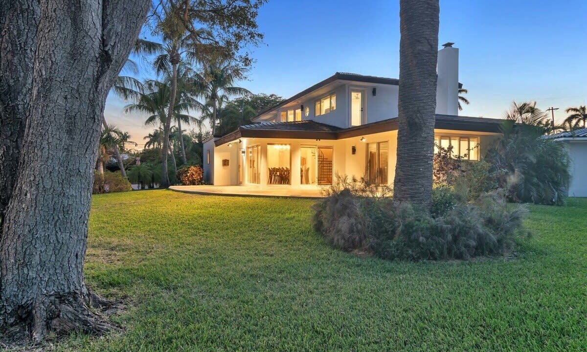 Photo of Outdoor in Hollywood Lakes