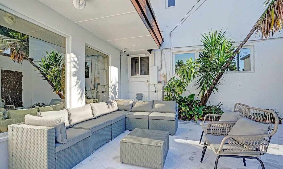 Photo of Patio Balcony in Hollywood Lakes
