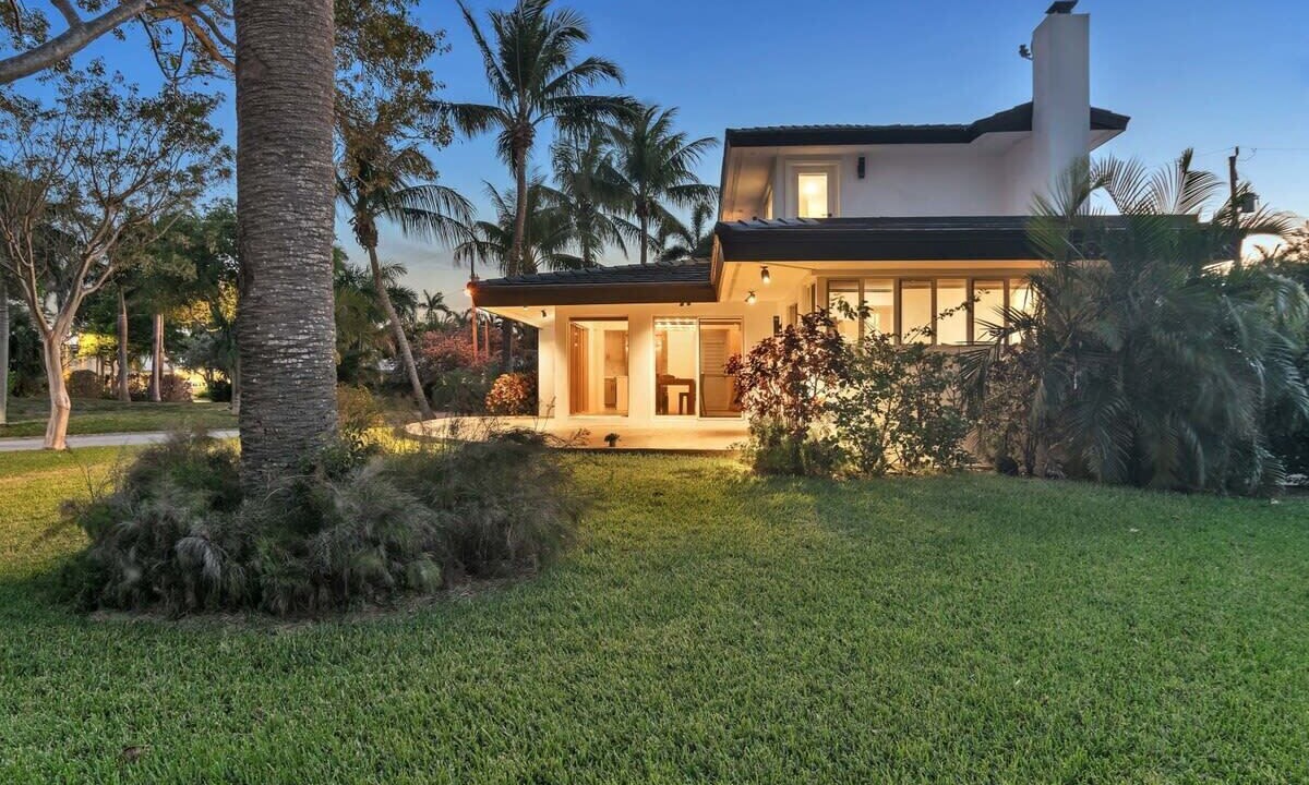 Photo of Outdoor in Hollywood Lakes