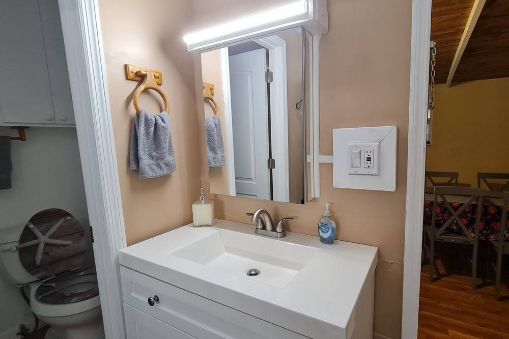 Photo of Bathroom in Royal Poinciana