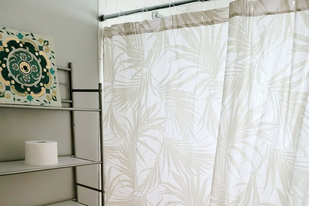 Photo of Bathroom in Colonial Beach