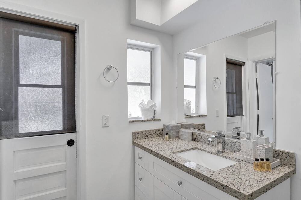 Photo of Bathroom in Boulevard Heights
