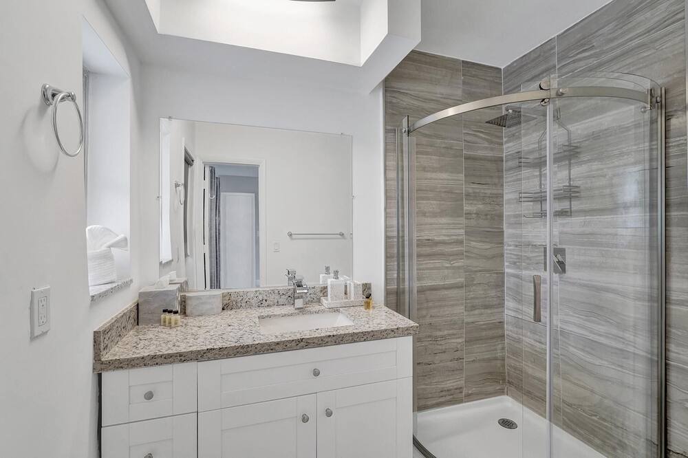 Photo of Bathroom in Boulevard Heights
