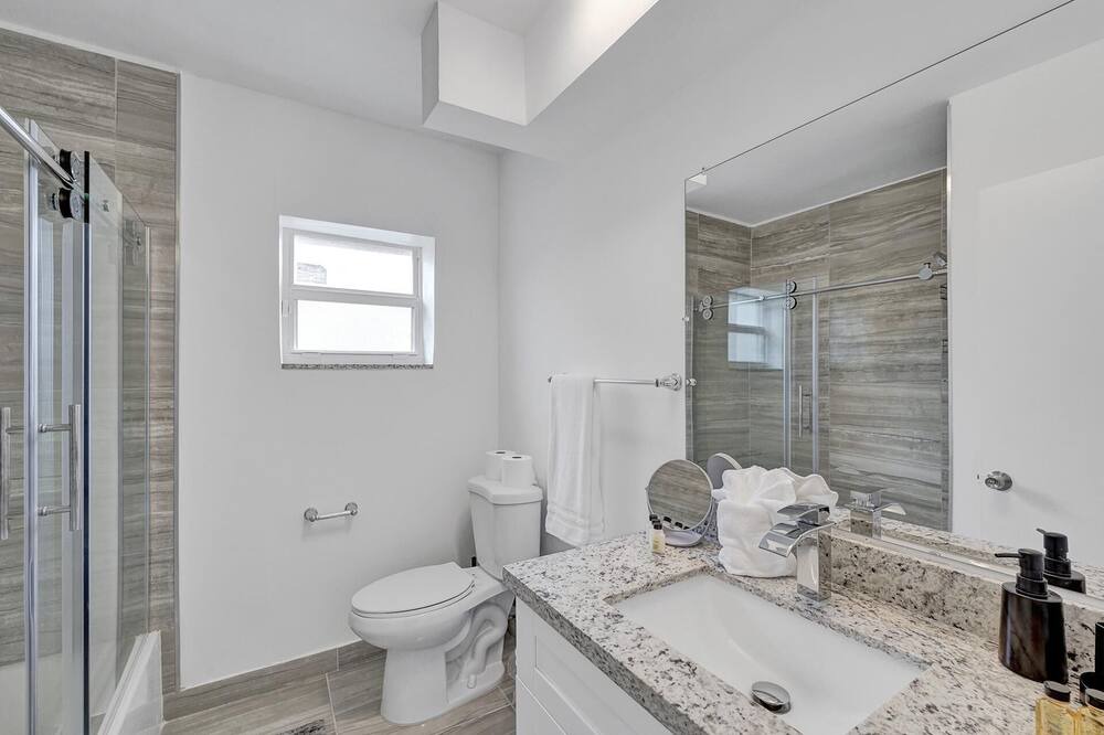 Photo of Bathroom in Boulevard Heights