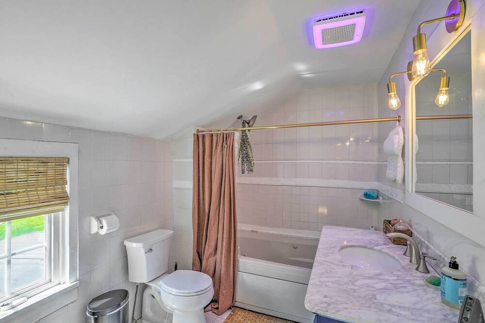 Photo of Bathroom in Troy