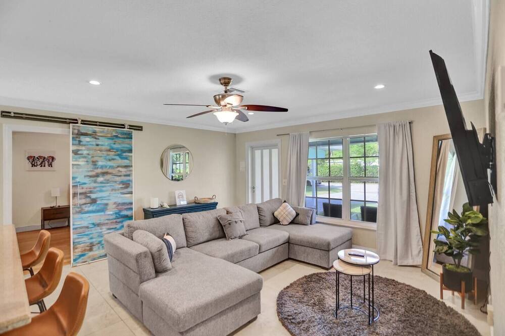 Photo of Livingroom in Coral Heights