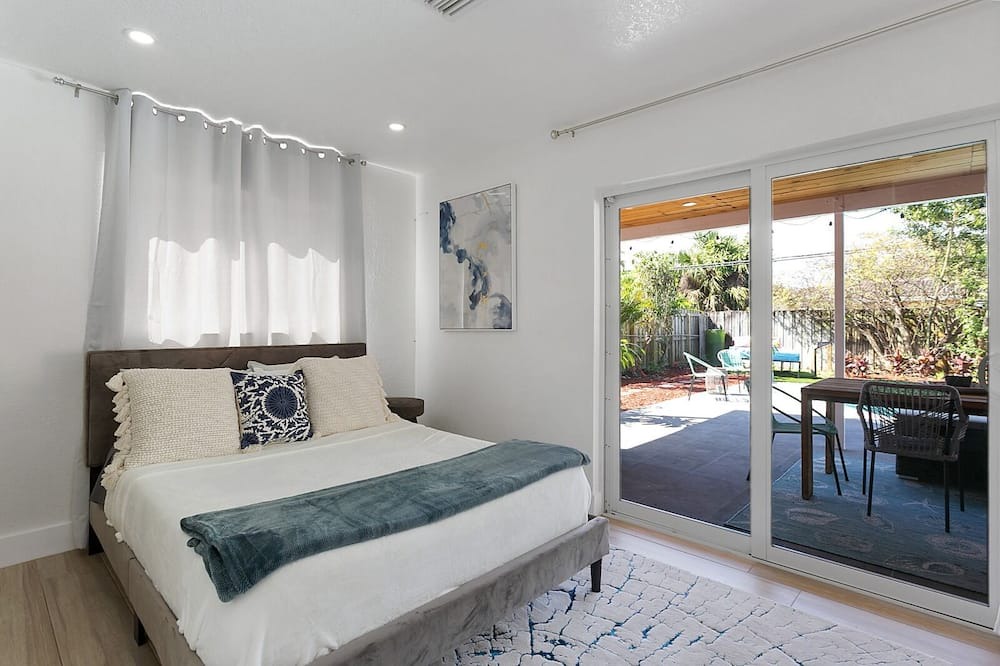 Photo of Bedroom in Coral Heights