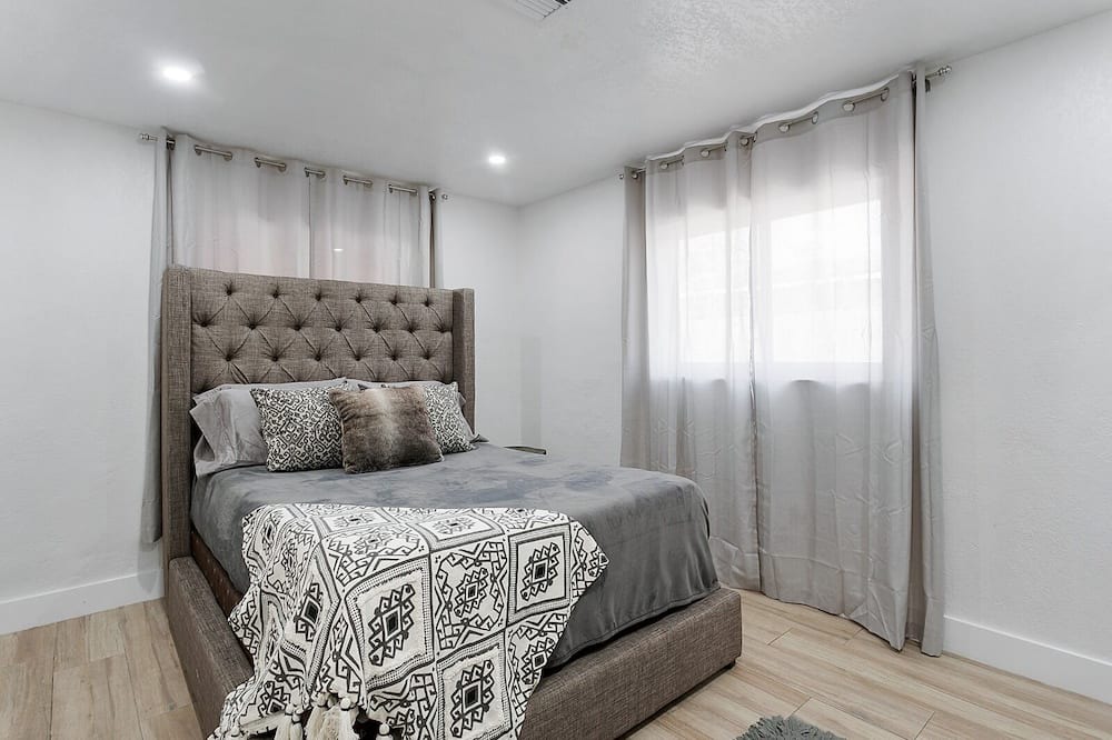 Photo of Bedroom in Coral Heights