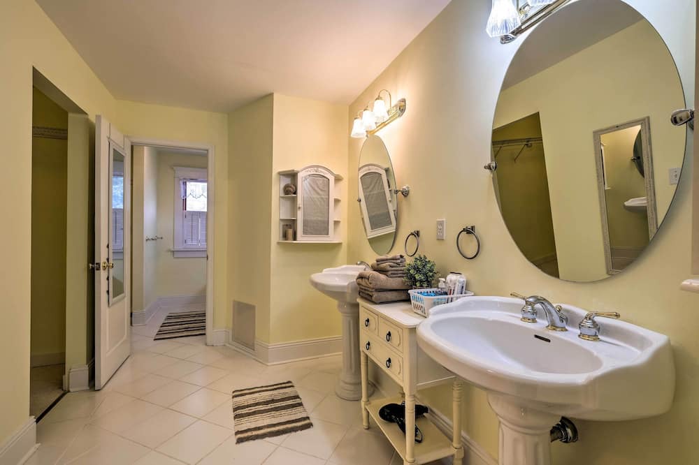 Photo of Bathroom in Deale
