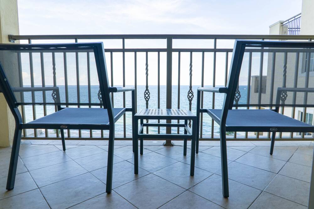 Photo of Patio Balcony in Barrier Island
