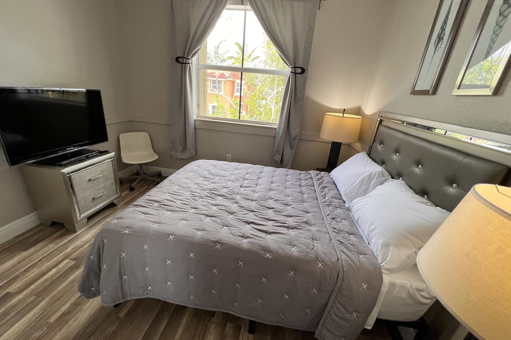 Photo of Bedroom in Pembroke Pines