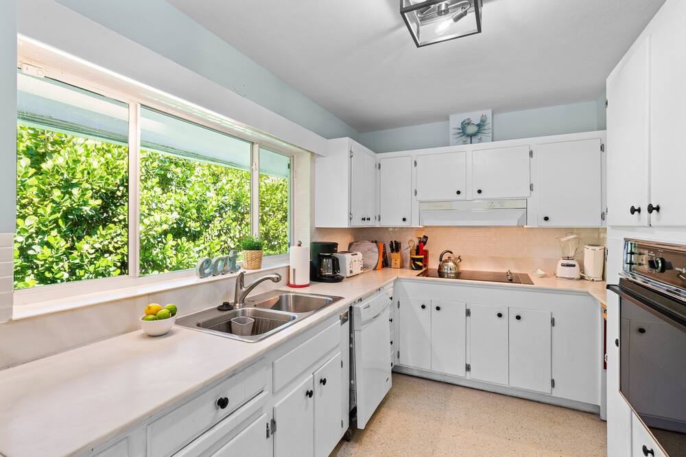Photo of Kitchen in Harbour Inlet