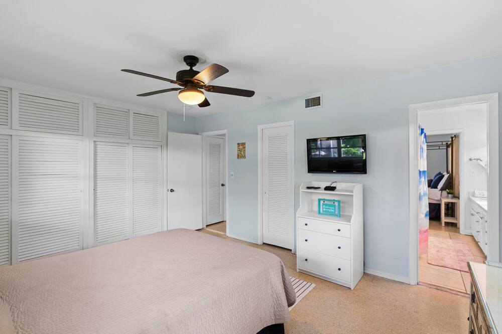 Photo of Bedroom in Harbour Inlet