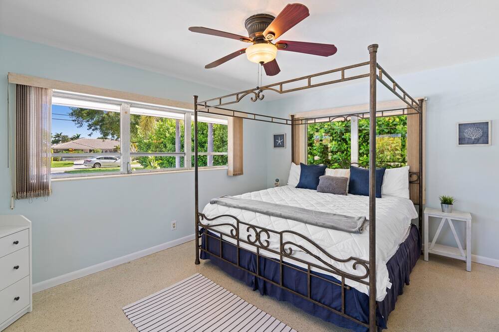 Photo of Bedroom in Harbour Inlet
