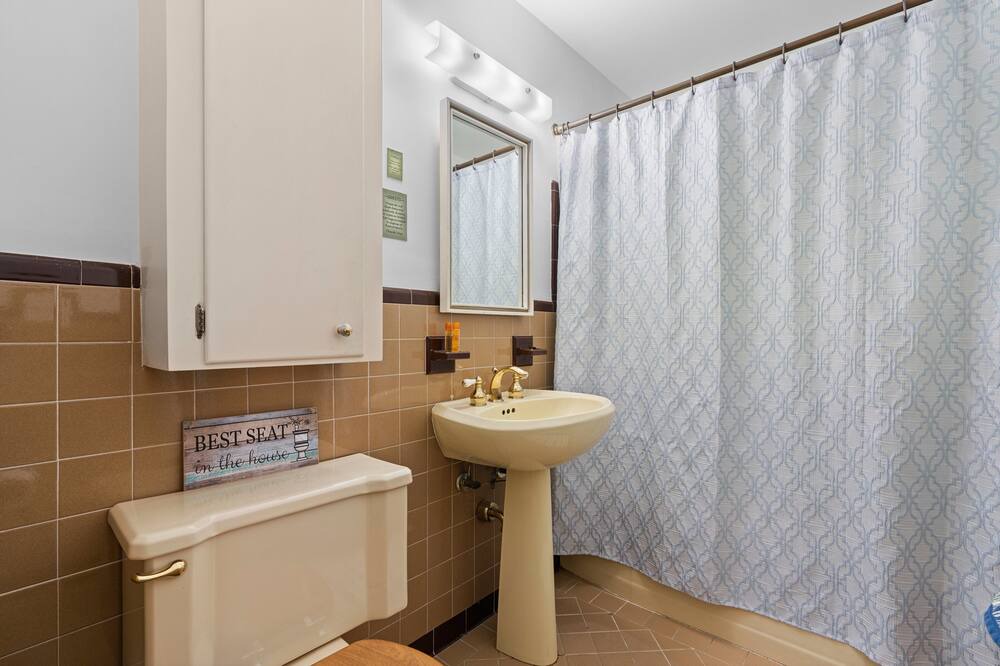 Photo of Bathroom in Harbour Inlet
