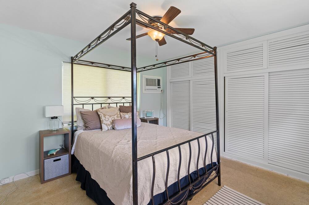 Photo of Bedroom in Harbour Inlet