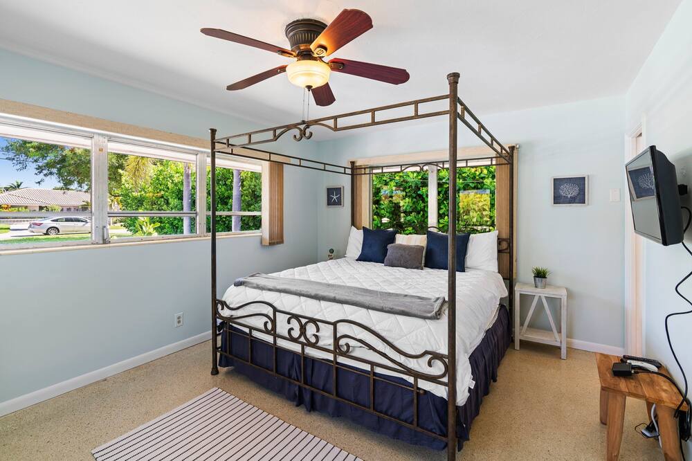 Photo of Bedroom in Harbour Inlet