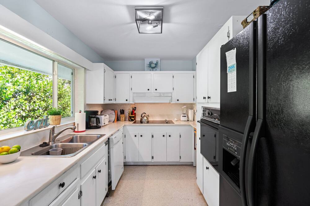 Photo of Kitchen in Harbour Inlet