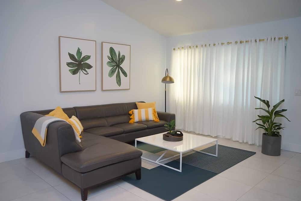 Photo of Livingroom in Deerfield Beach