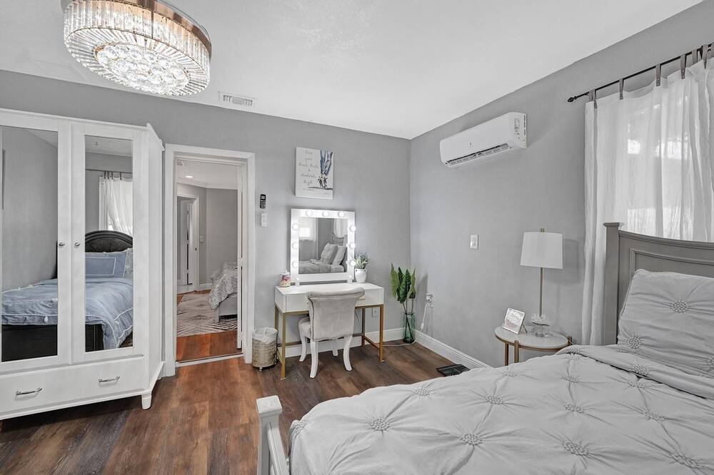 Photo of Bedroom in Lauderhill