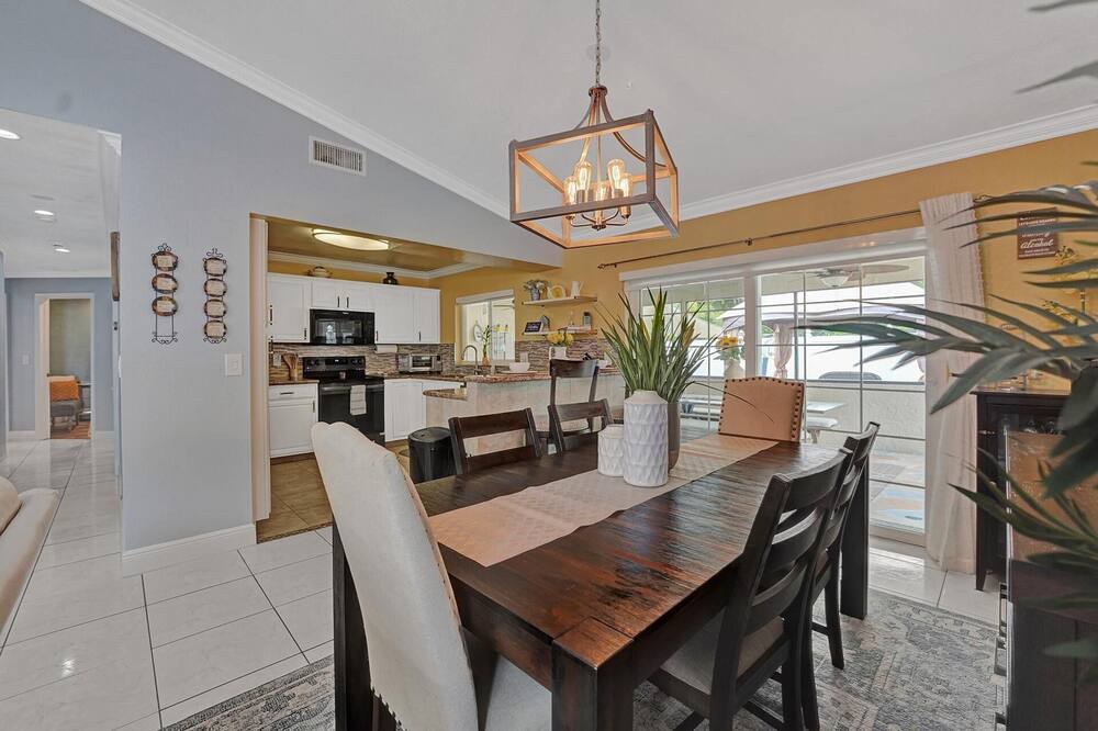 Photo of Bedroom in Lauderhill