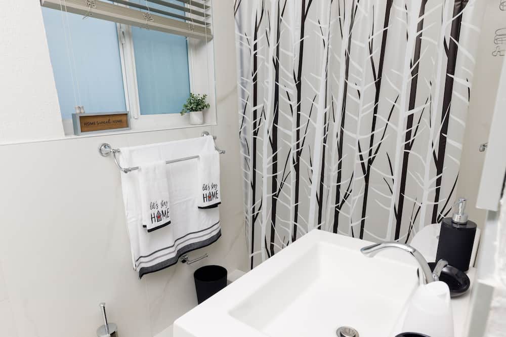 Photo of Bathroom in Little Haiti