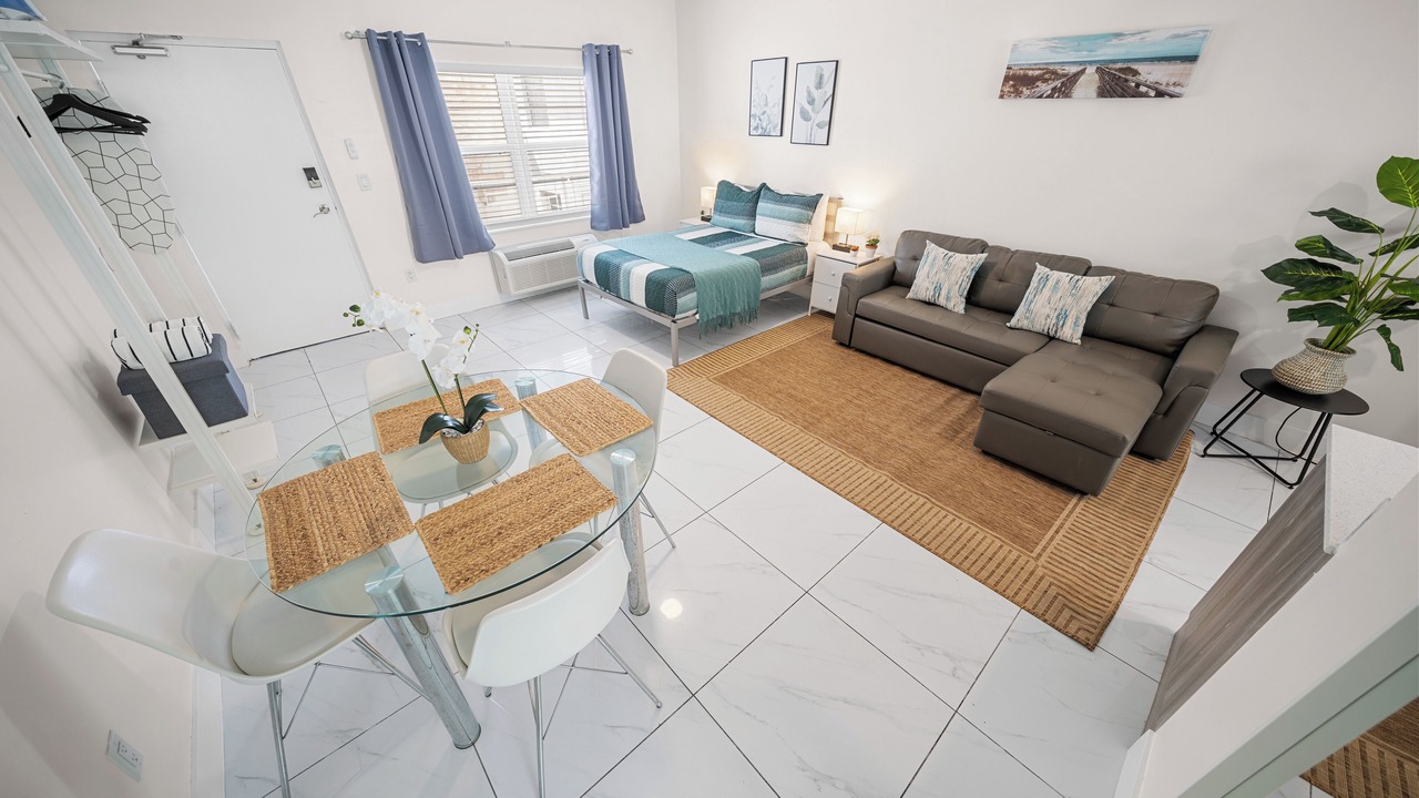 Photo of Bedroom in Mid Beach