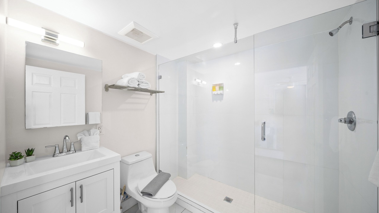 Photo of Bathroom in Mid Beach