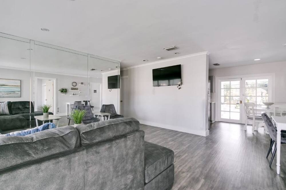 Photo of Livingroom in West Hollywood