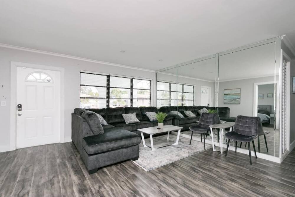 Photo of Livingroom in West Hollywood