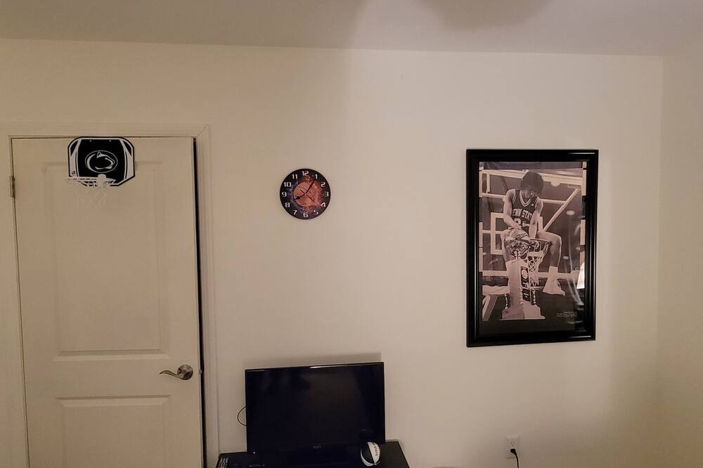 Photo of Bedroom in State College