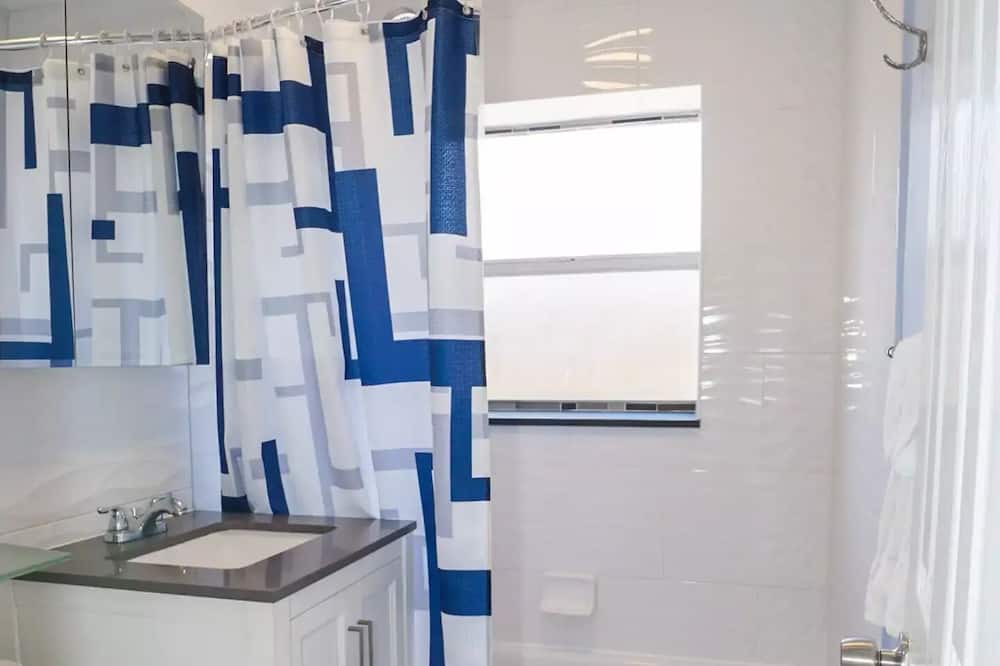 Photo of Bathroom in Central Fort Lauderdale