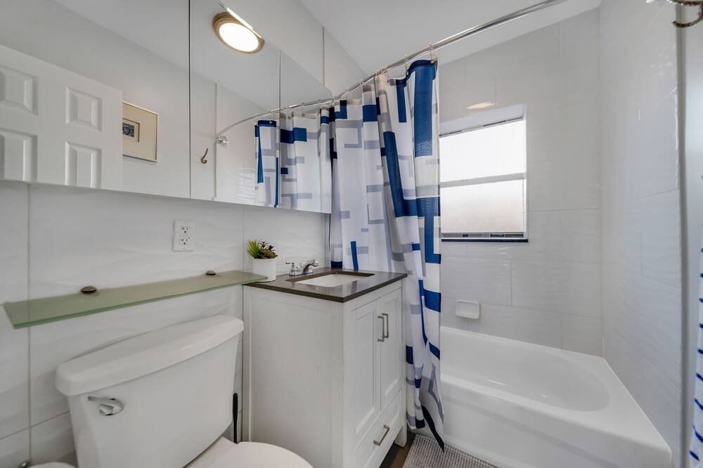 Photo of Bathroom in Central Fort Lauderdale