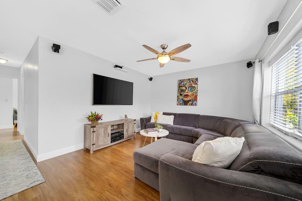 Photo of Livingroom in Central Fort Lauderdale