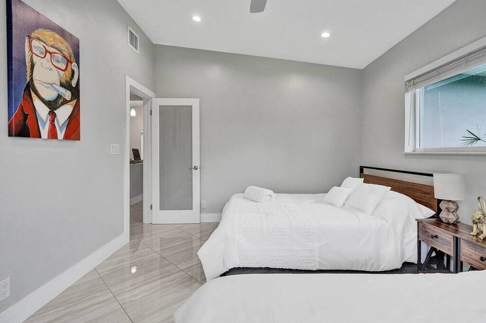 Photo of Others in Poinsettia Heights