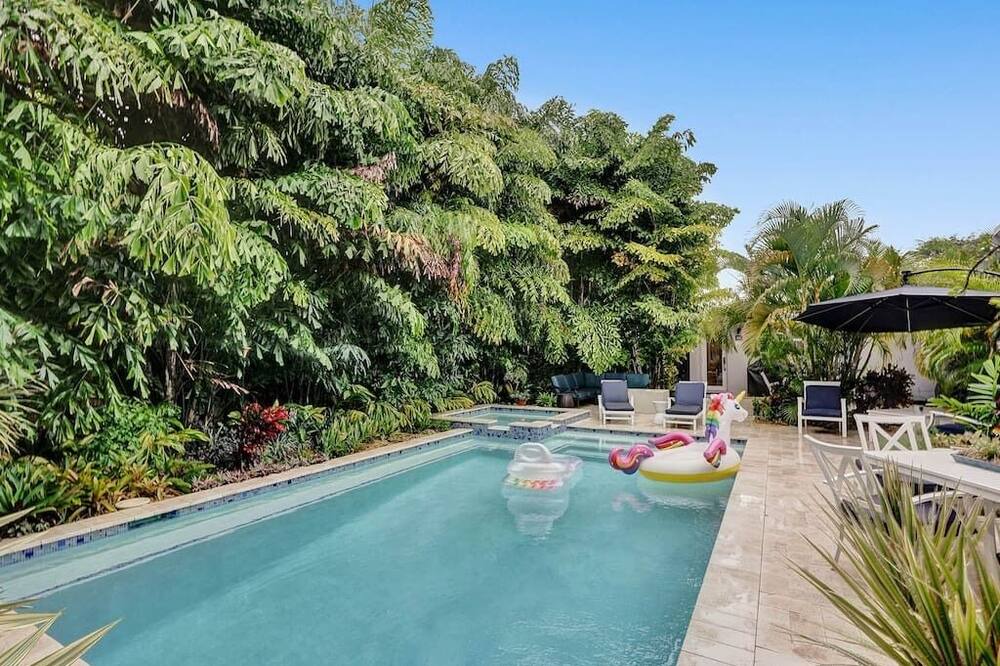 Photo of Outdoor in Poinsettia Heights