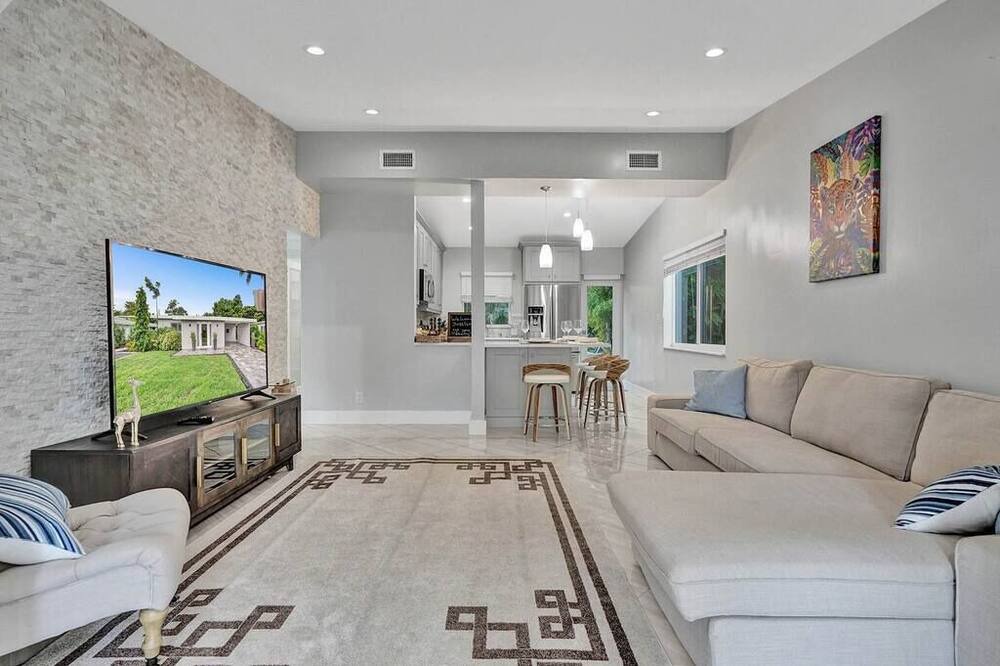 Photo of Others in Poinsettia Heights