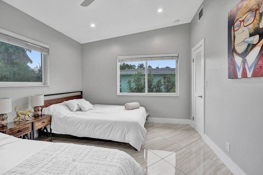 Photo of Bathroom in Poinsettia Heights
