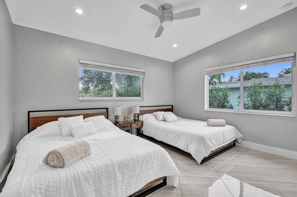 Photo of Others in Poinsettia Heights