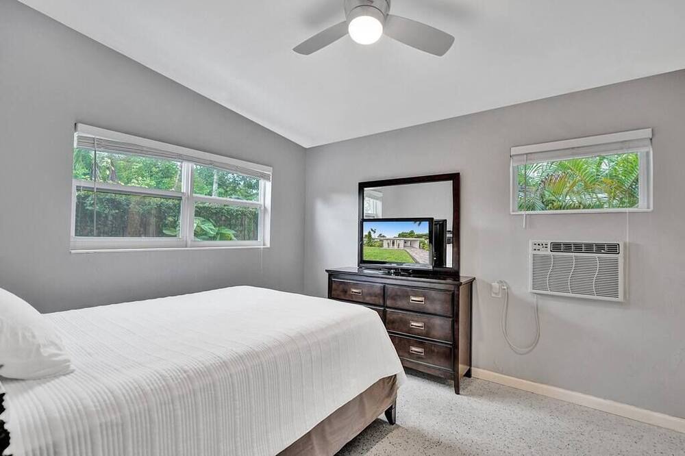 Photo of Others in Poinsettia Heights
