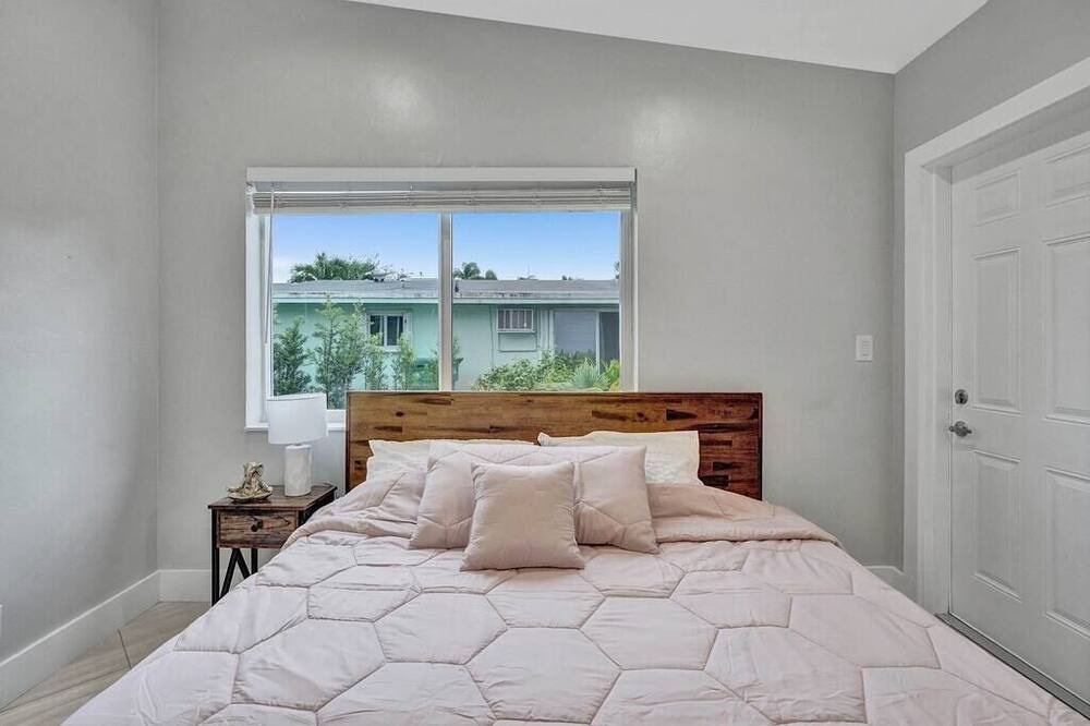 Photo of Others in Poinsettia Heights