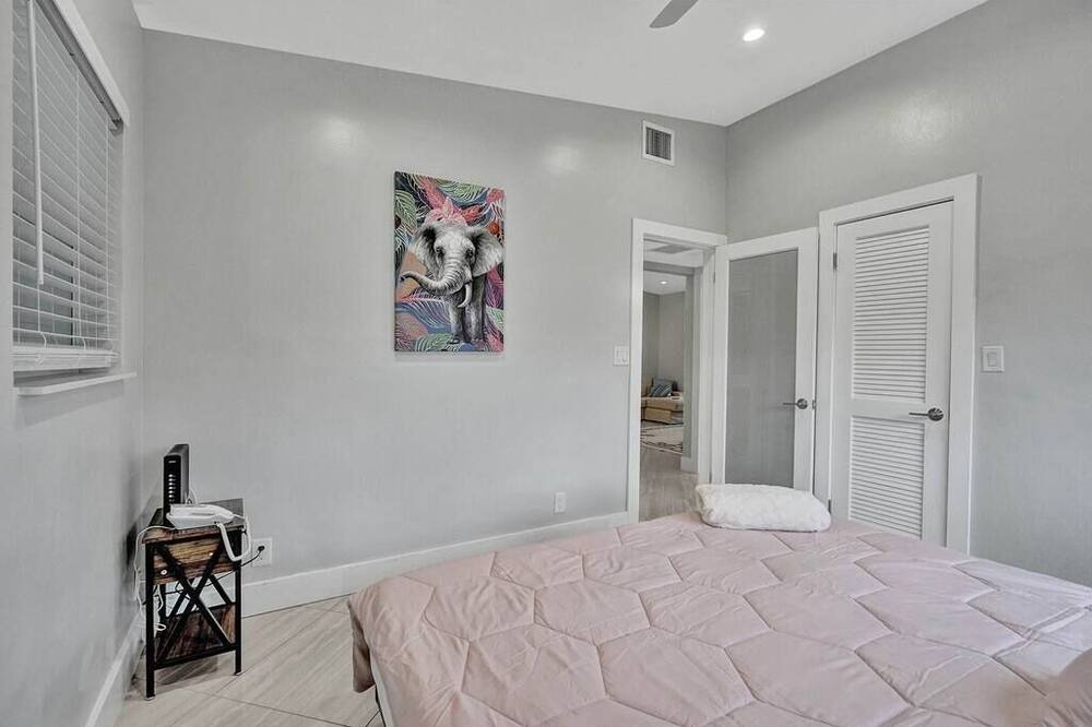 Photo of Others in Poinsettia Heights