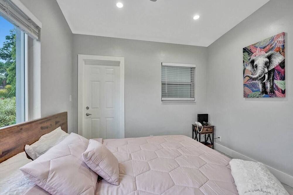 Photo of Others in Poinsettia Heights