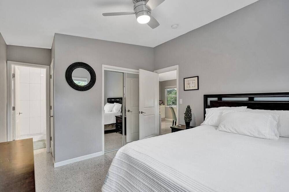 Photo of Others in Poinsettia Heights