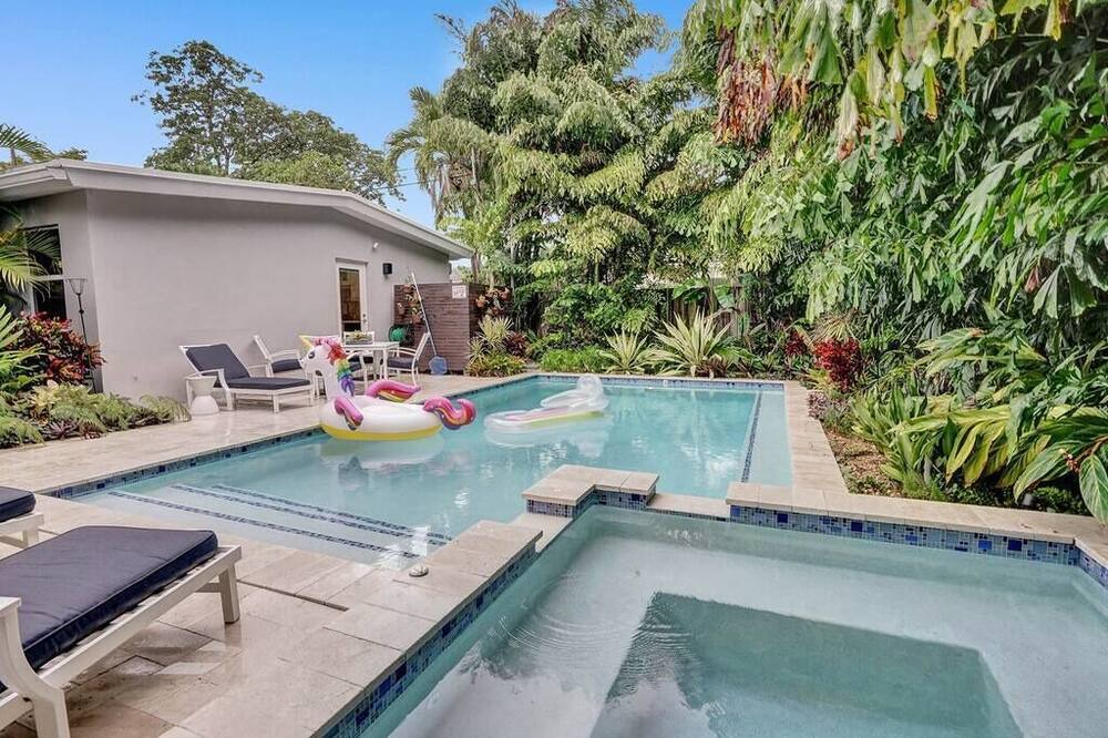 Photo of Outdoor in Poinsettia Heights