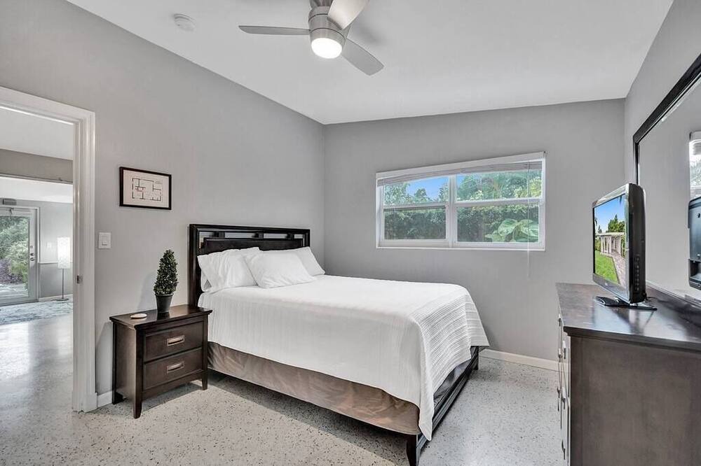 Photo of Others in Poinsettia Heights