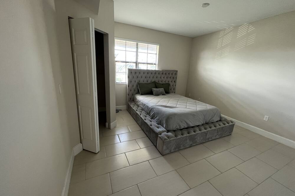 Photo of Bedroom in Miramar