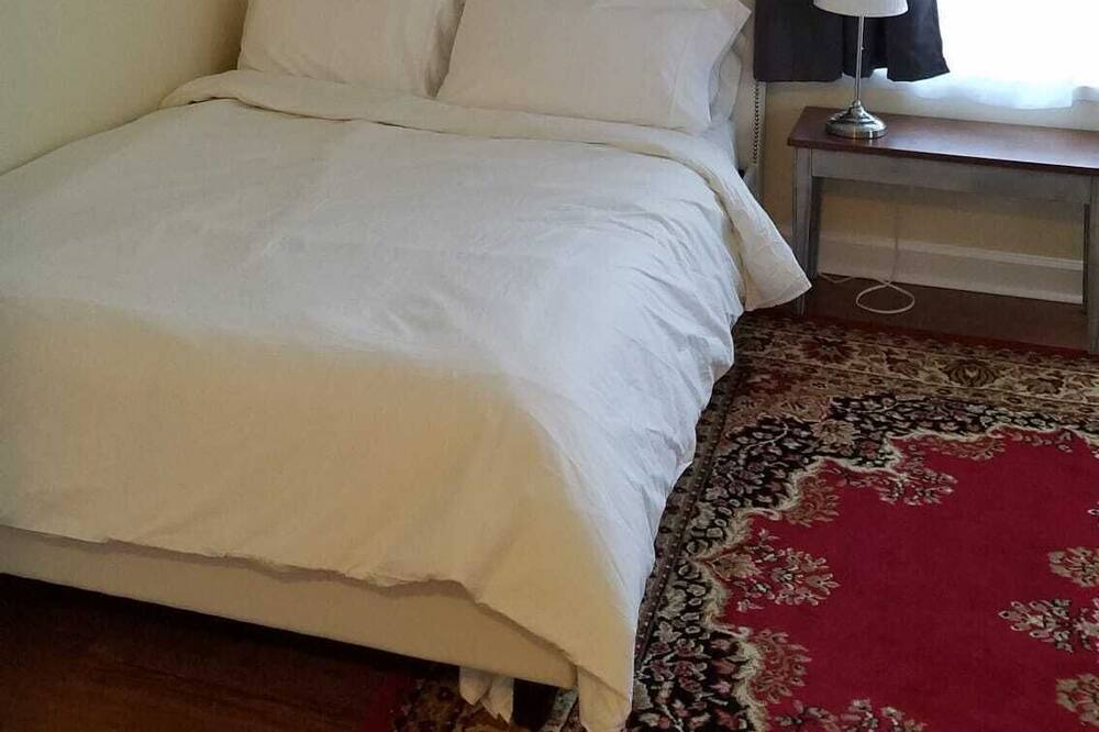 Photo of Bedroom in Colonial Beach