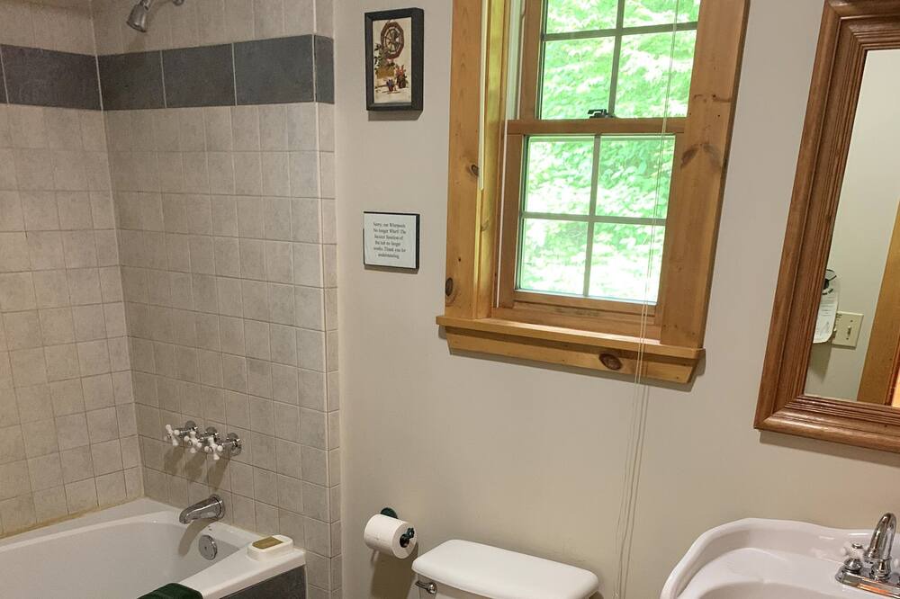 Photo of Bathroom in Edray