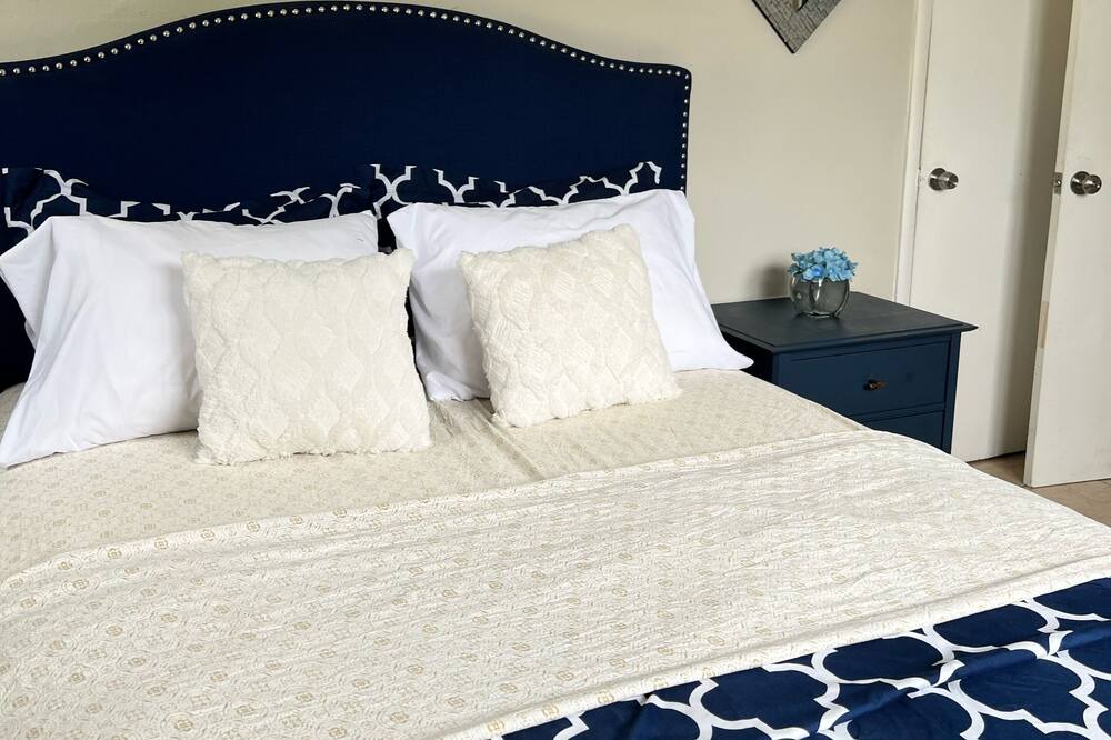 Photo of Bedroom in Miami Gardens